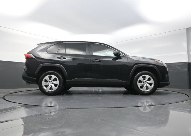 Used 2025 Toyota RAV4 LE AWD/4WD image 38
