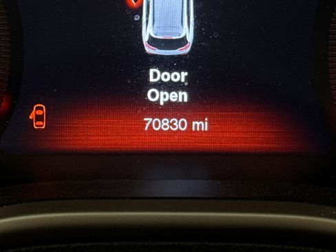 Used 2017 Jeep Cherokee Limited image 9