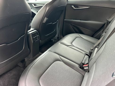 Certified 2024 Kia Niro SX Touring FWD image 9