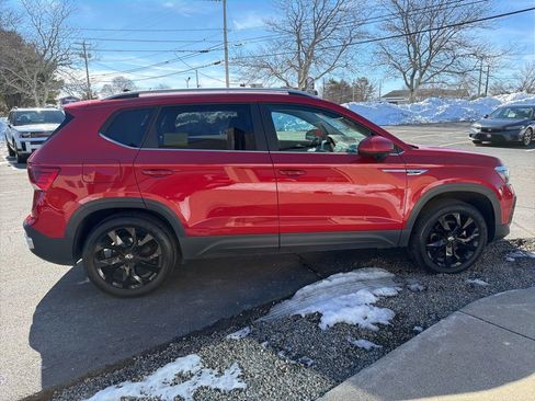 Used 2022 Volkswagen Taos SE image 4