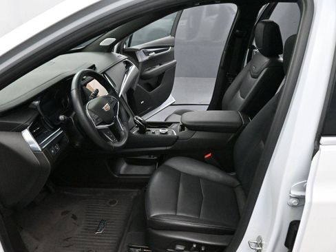 Certified 2024 Cadillac XT5 Premium Luxury w/ LPO, Floor Liner Package image 12