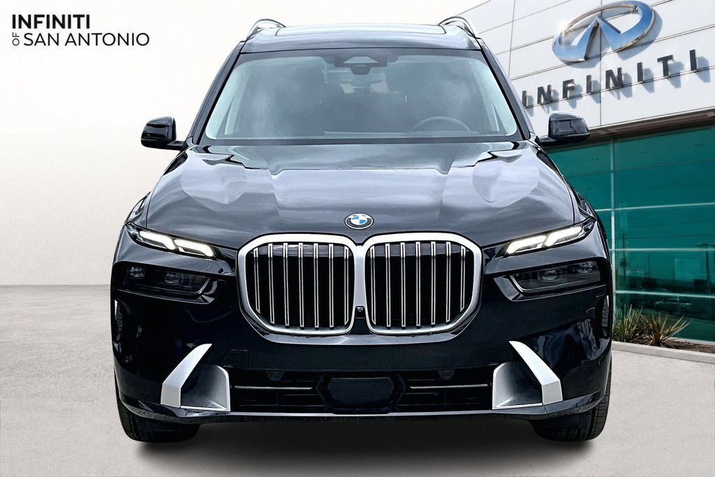 Used 2025 BMW X7 xDrive40i w/ Climate Comfort Package AWD/4WD image 4