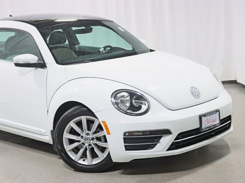 Used 2019 Volkswagen Beetle 2.0T SE FWD image 2