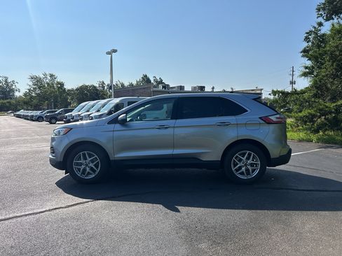 Used 2024 Ford Edge SEL AWD/4WD image 4