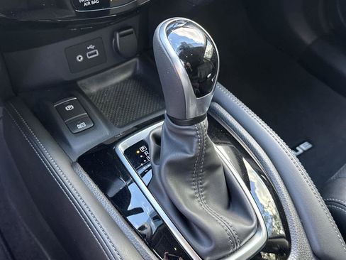 Used 2020 Nissan Rogue SL w/ Premium Package image 29