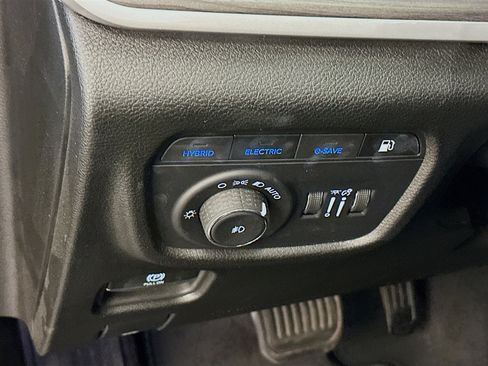 Used 2022 Jeep Grand Cherokee Limited 4xe image 17