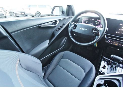 Used 2023 Kia Niro LX FWD image 8