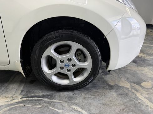 Used 2012 Nissan Leaf SV image 25