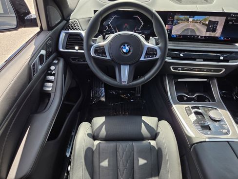 Certified 2025 BMW X7 xDrive40i w/ M Sport Package AWD/4WD image 12