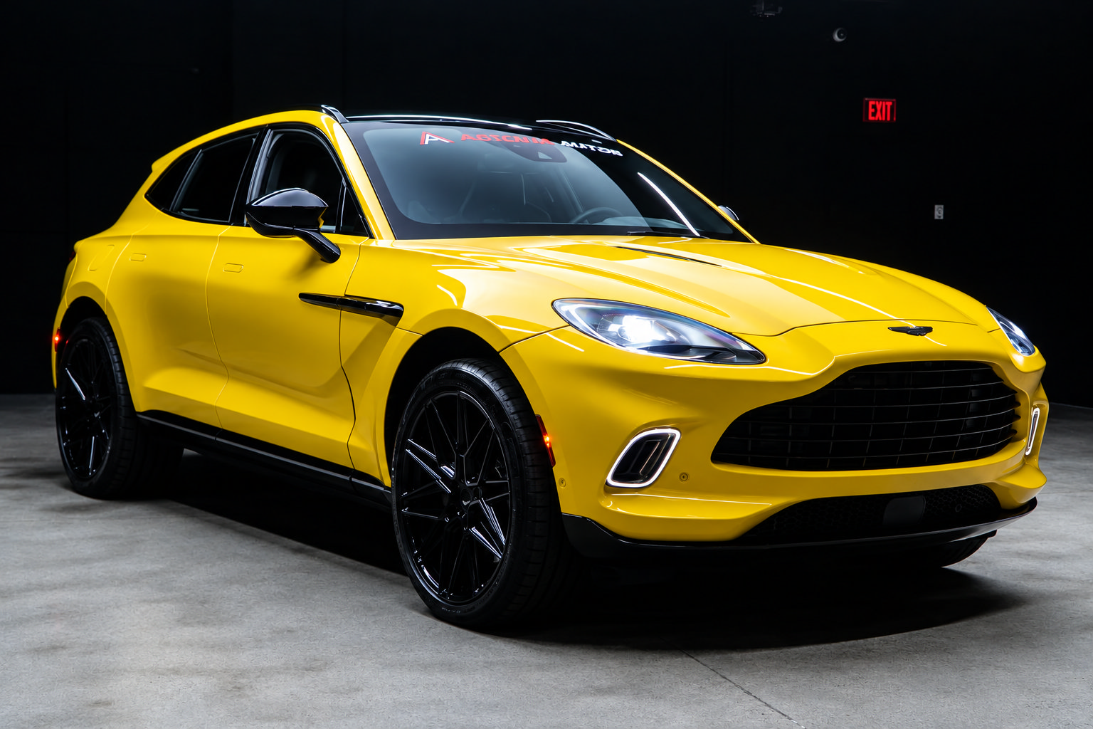 Used 2022 Aston Martin DBX AWD/4WD image 4