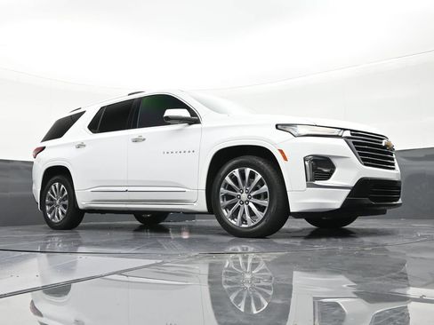 Used 2022 Chevrolet Traverse Premier FWD image 26