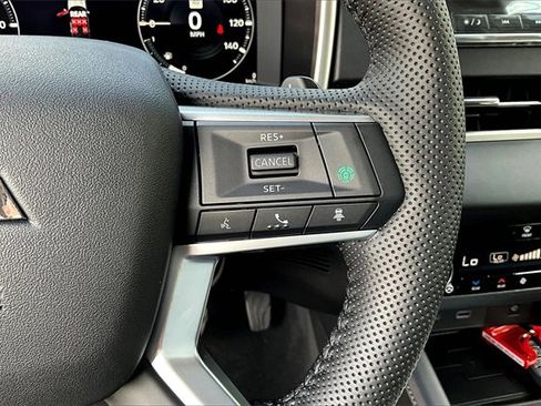 New 2025 Mitsubishi Outlander SEL image 12