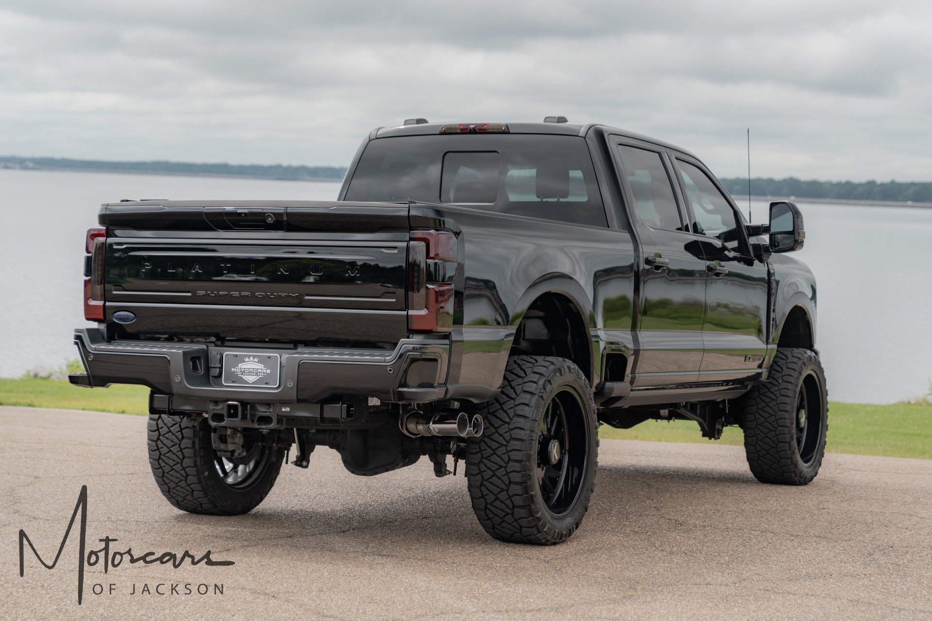Used 2025 Ford F250 Platinum w/ Platinum Plus Package AWD/4WD image 9