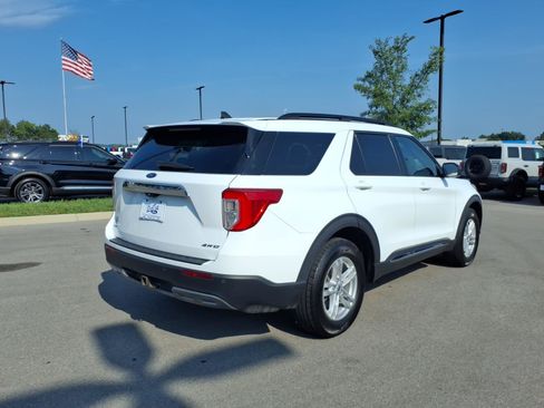 Used 2021 Ford Explorer XLT w/ Equipment Group 202A AWD/4WD image 3