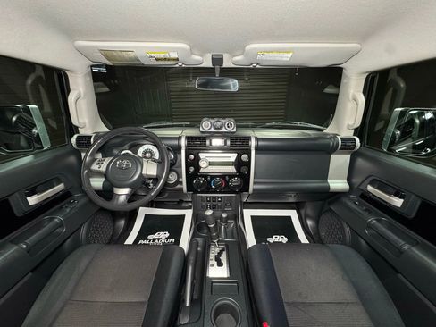 Used 2007 Toyota FJ Cruiser 4WD image 25