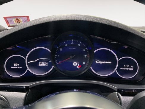 Used 2019 Porsche Cayenne Base image 18