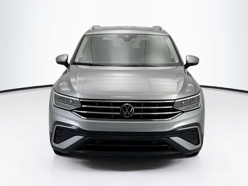 Used 2022 Volkswagen Tiguan SE FWD image 2
