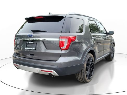Used 2017 Ford Explorer XLT w/ Equipment Group 202A FWD image 7