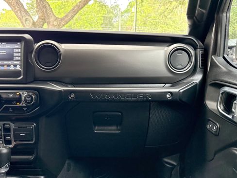 Used 2023 Jeep Wrangler Unlimited AWD/4WD image 34