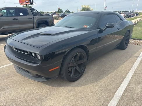 Used 2016 Dodge Challenger SXT RWD image 5