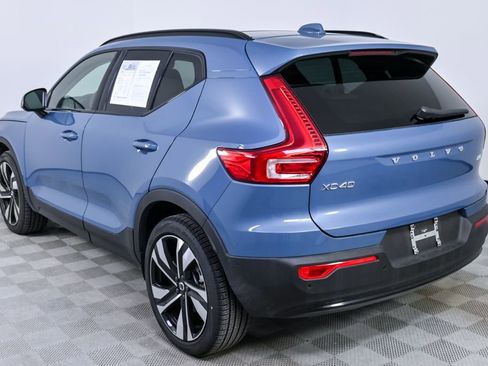 Certified 2025 Volvo XC40 B5 Plus image 4