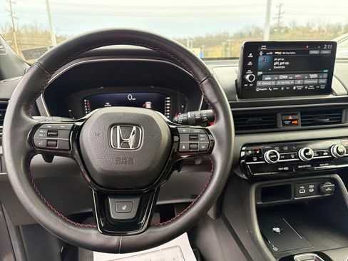 Used 2025 Honda Pilot Black Edition image 13