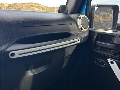 Used 2014 Jeep Wrangler Unlimited Sahara image 28