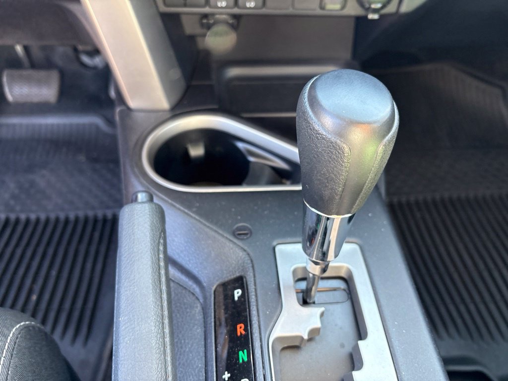 Used 2018 Toyota RAV4 XLE AWD/4WD image 18