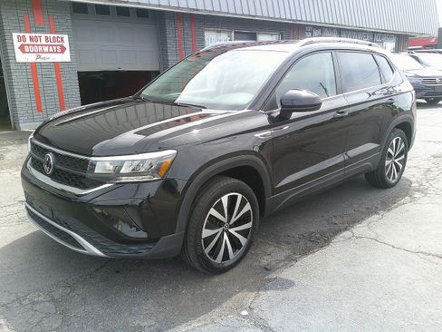 Used 2022 Volkswagen Taos SE w/ IQ.Drive SE Package AWD/4WD image 15