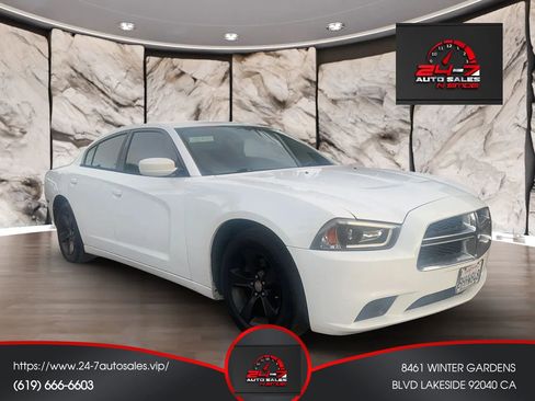 Used 2012 Dodge Charger SE image 3
