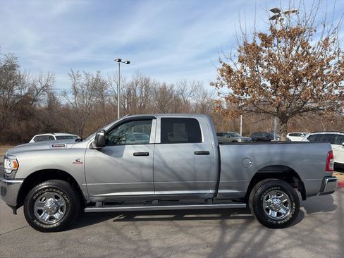 Used 2024 RAM 3500 Tradesman w/ Chrome Appearance Group AWD/4WD image 4