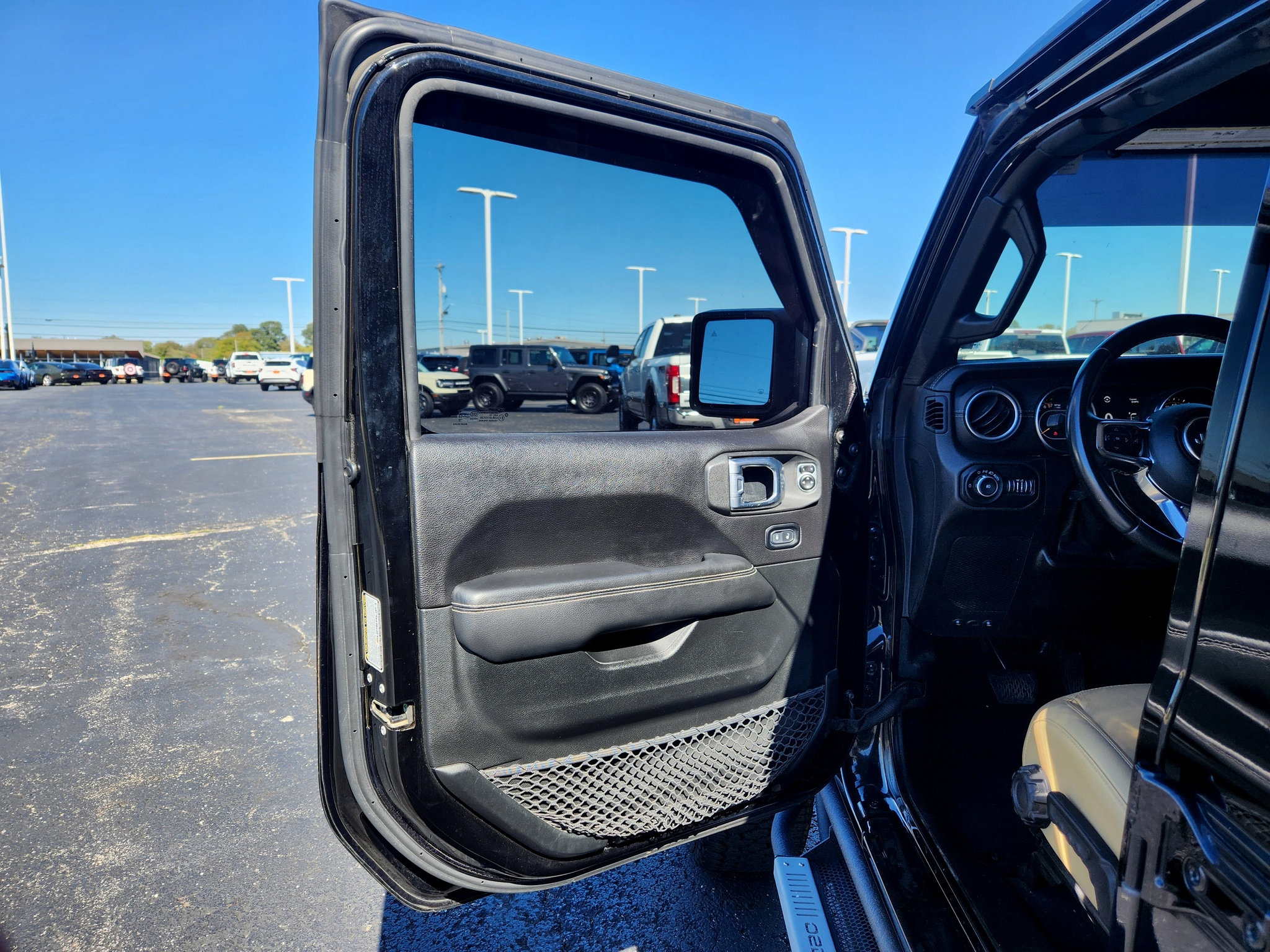 Used 2019 Jeep Wrangler Unlimited Sahara AWD/4WD image 20
