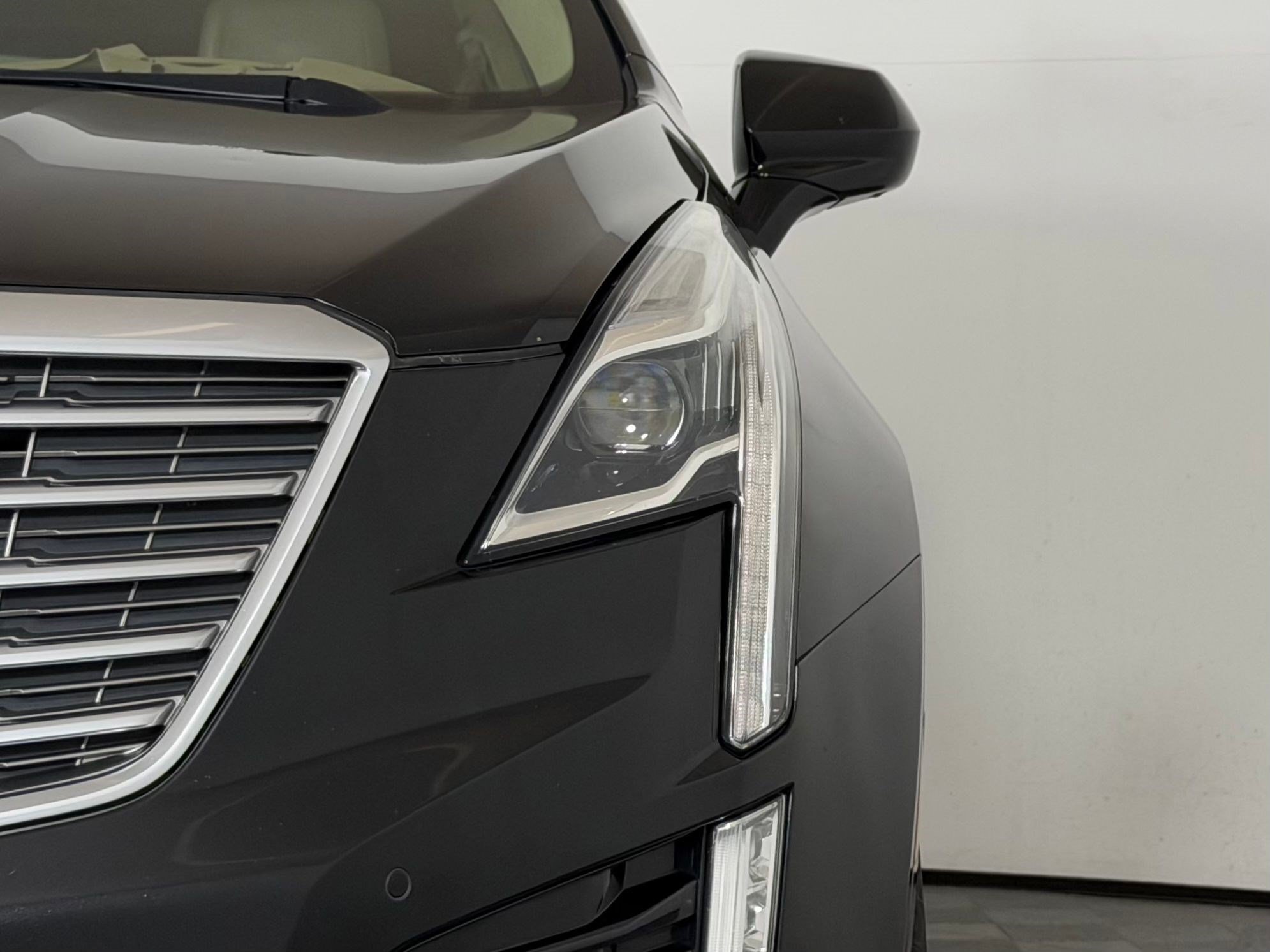 Used 2017 Cadillac XT5 Platinum AWD/4WD image 11