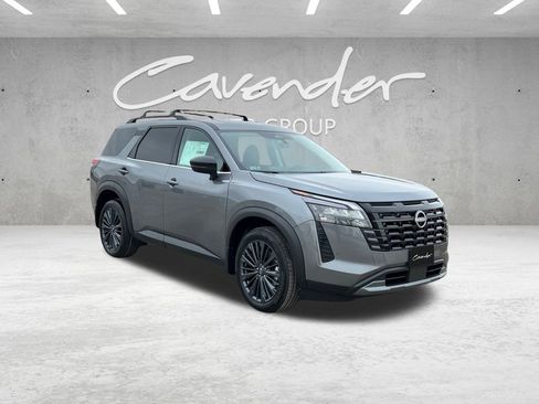 New 2026 Nissan Pathfinder SL image 2