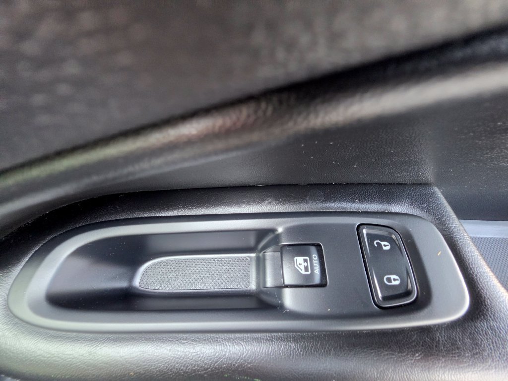 Used 2021 Jeep Compass Latitude AWD/4WD image 9