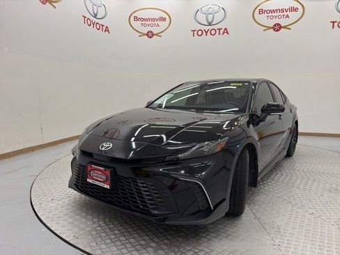 Used 2025 Toyota Camry SE w/ Convenience Package FWD image 2