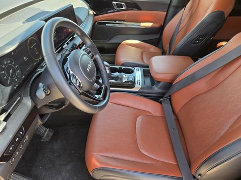 Used 2024 Kia Carnival SX FWD image 8