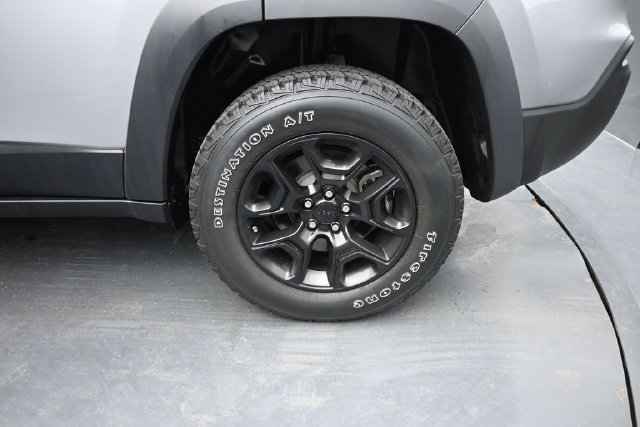 Used 2021 Jeep Cherokee Trailhawk w/ Trailer Tow Group AWD/4WD image 39