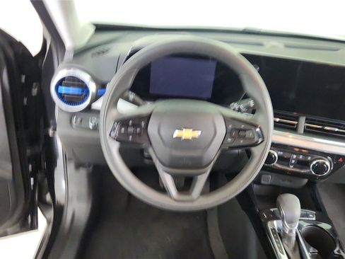 Used 2024 Chevrolet Trax LT image 18