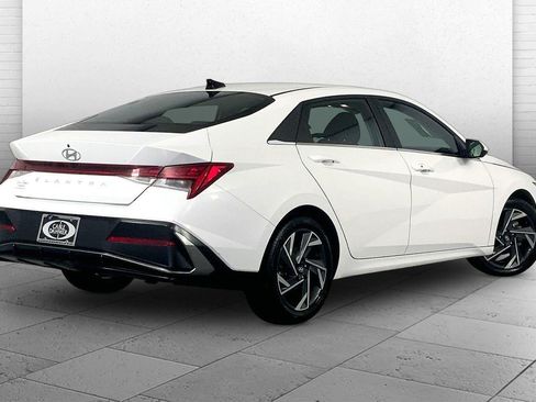 Used 2025 Hyundai Elantra SEL FWD image 13