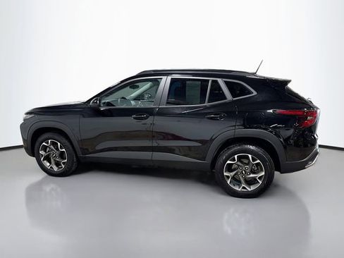 Used 2024 Chevrolet Trax LT w/ LT Convenience Package FWD image 10