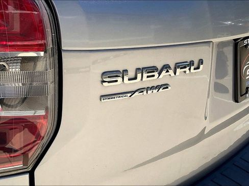 Used 2015 Subaru Forester 2.5i Premium w/ All-Weather Package AWD/4WD image 23