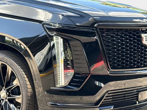 Used 2026 Cadillac Escalade Platinum Sport w/ LPO, ONYX Package AWD/4WD image 9