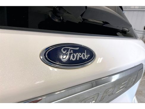 Used 2021 Ford Explorer XLT w/ Equipment Group 202A AWD/4WD image 38