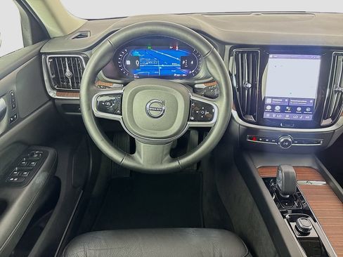 Used 2025 Volvo V60 B5 Cross Country Plus AWD/4WD image 23
