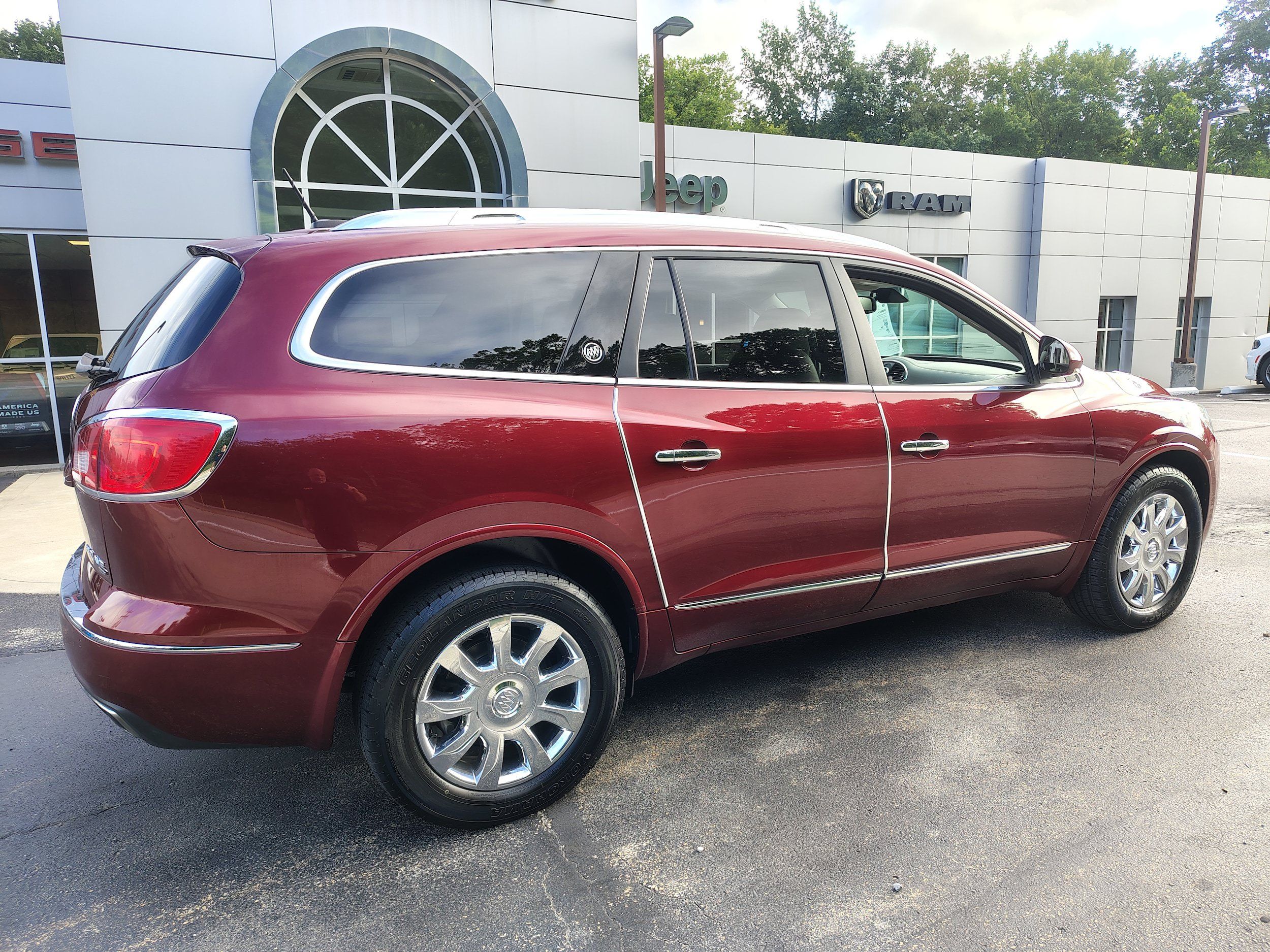 Used 2017 Buick Enclave Premium AWD/4WD image 14