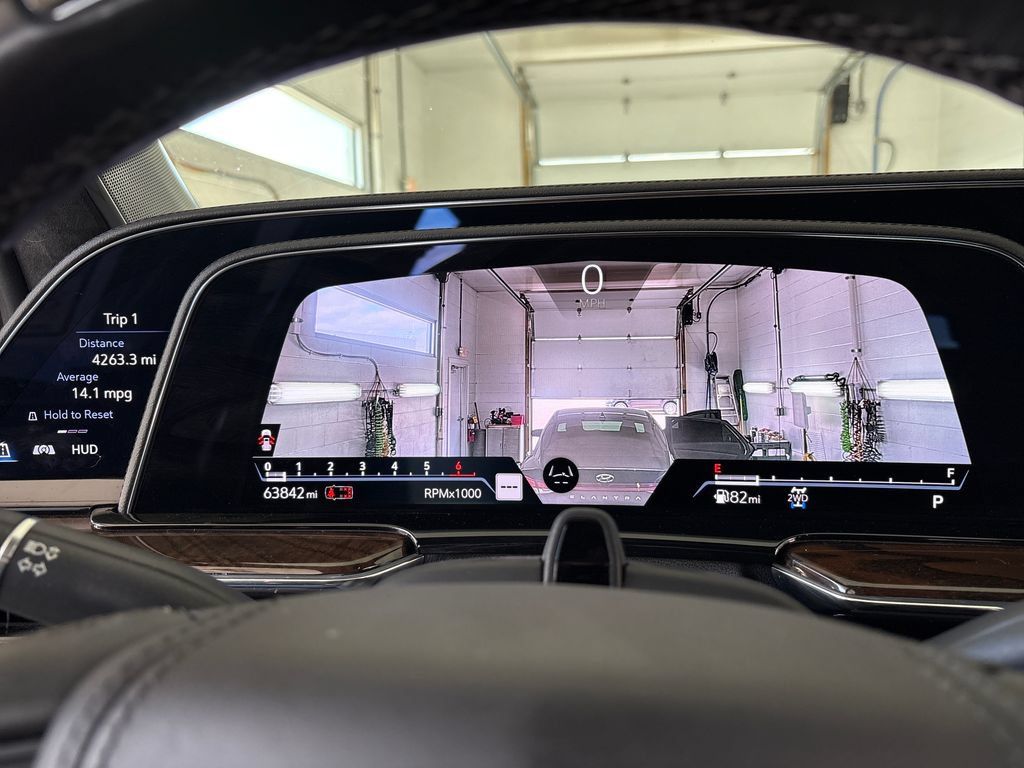 Used 2022 Cadillac Escalade Sport Platinum w/ LPO, ONYX Package AWD/4WD image 20