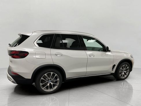 New 2026 BMW X5 xDrive40i w/ Premium Package AWD/4WD image 2