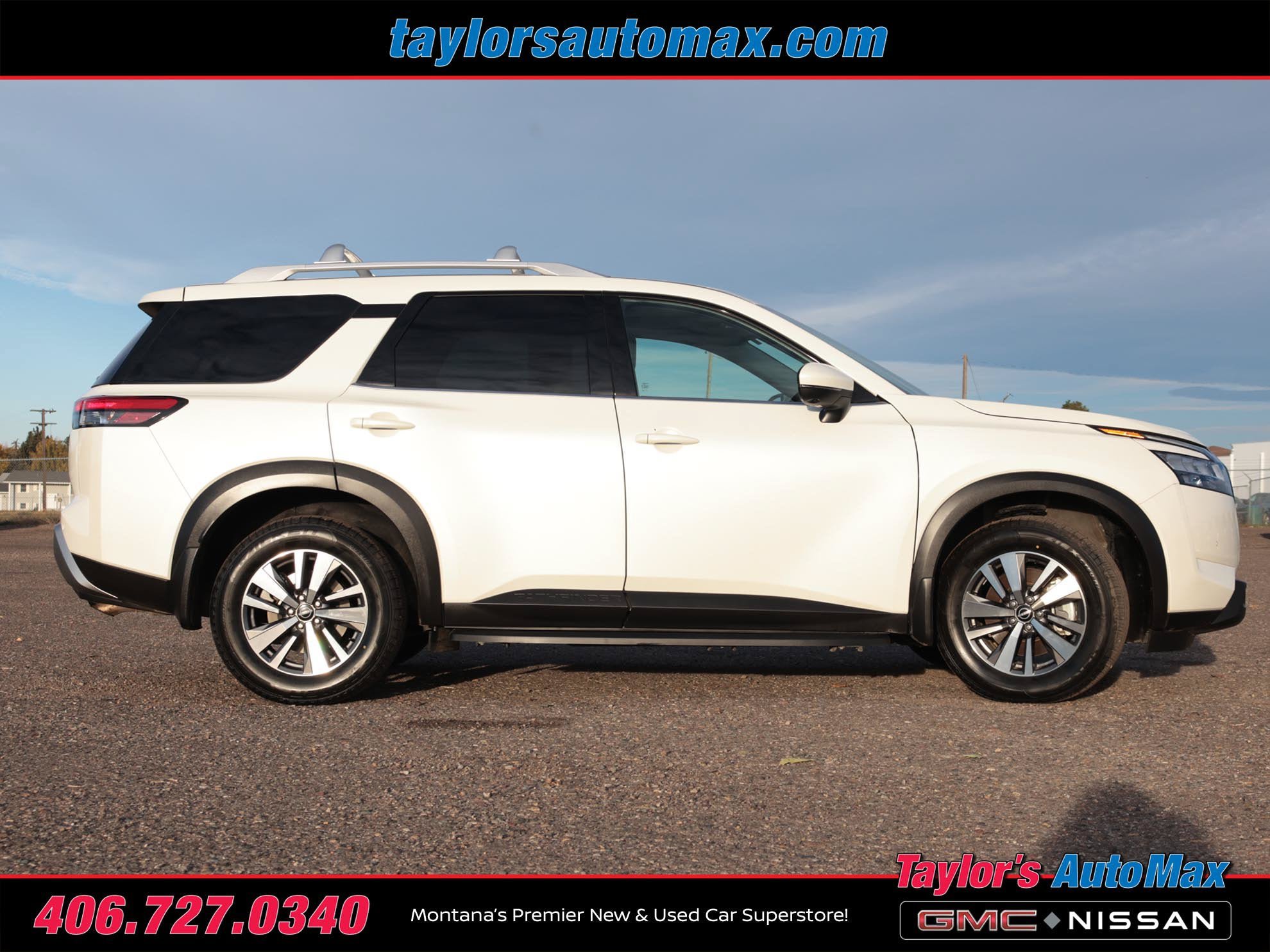 Used 2023 Nissan Pathfinder SL w/ Black Appearance Package AWD/4WD image 3
