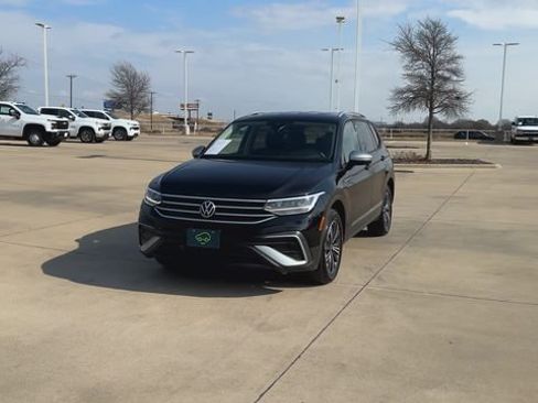 Used 2024 Volkswagen Tiguan Wolfsburg Edition image 4